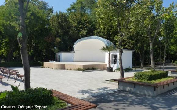 Вечерите на чехословашките филми от 60-те години приключват с „Интимно осветление“