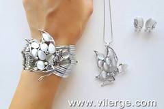 СРЕБЪРНА СЕРИЯ БИЖУТА ЗА СЕЗОН ЕСЕН