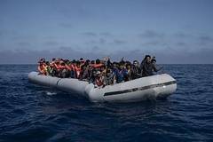 Ветроходен съд с около 80 нелегални мигранти е задържан от гръцките власти