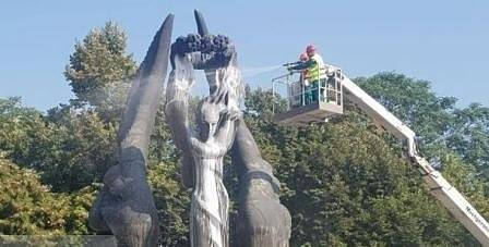 Тази година паметникът на Съединението в Пловдив ухае на жасмин