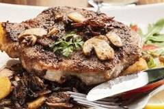 Мариновани свински пържоли с чесън