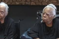 Еднояйчни близначки посрещат заедно 102-ия си рожден ден