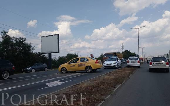 Пътен инцидент блокира движението по бул. „Тодор Александров“