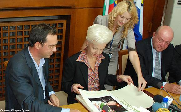 Бургас посреща Райна Кабаиванска и най-добрите й ученици в Международния ден на музиката