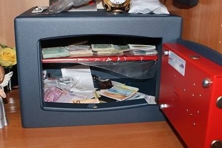 Скандалът „Карнобат” се разраства, искат постоянен арест за Миню Стайков