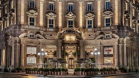 Starbucks откри първи обект в Италия и ще продава пица (СНИМКИ)