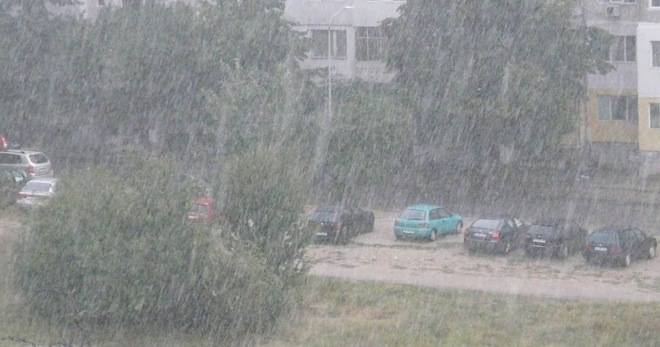 ПОРОЕН ДЪЖД И ГРЪМОТЕВИЦИ ВЪВ ВАРНА РАЗЛИЧНИТЕ НОВИНИ DIFFERENT NEWS