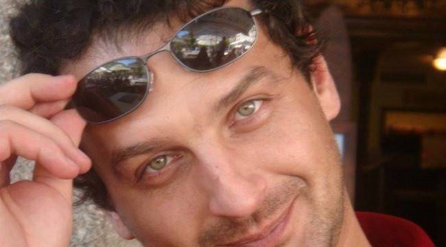 Майната ви на всички, които ме критикувате, че съм в чужбина!