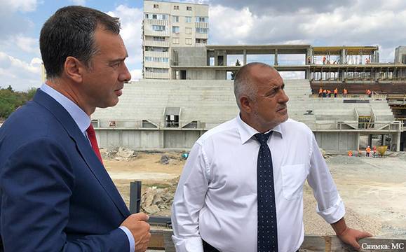 Борисов инспектира строежа на спортната зала „Арена Бургас“
