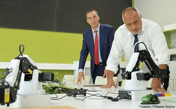 Премиер, министър и кмет откриха новата IT гимназия в Бургас
