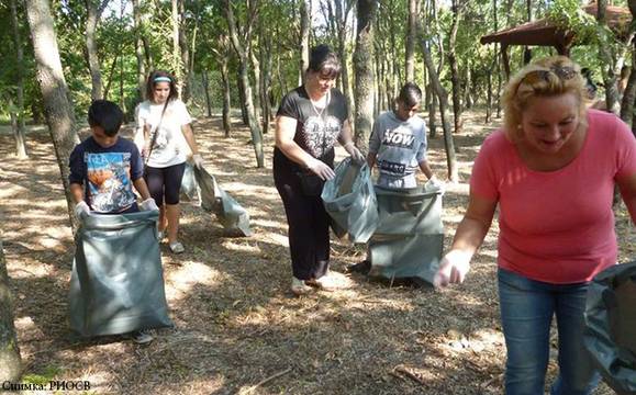 Екипът на РИОСВ – Бургас, доброволци и деца почистиха край Атанасовското езеро
