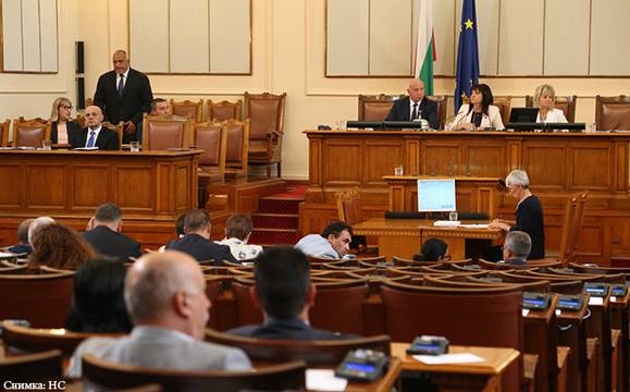 Отложиха гласуването на министерските оставки заради президента