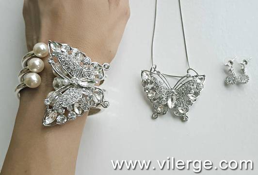 СРЕБЪРНА КОЛЕКЦИЯ БИЖУТА С ПЕРЛИ ЗА ЕСЕН 2018