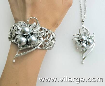 ПЕРЛИ И СРЕБРО ЗА ЕСЕНТА С ТОП БИЖУТА ЗА ЖЕНИ