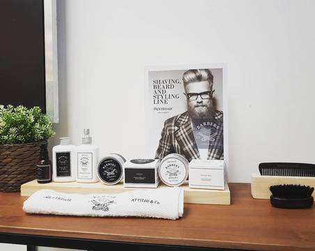 ПОГРИЖЕТЕ СЕ ЗА МЪЖКАТА СИ КРАСОТА СЪС – ROVERHAIR BARBERS