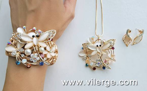 ЗЛАТО И ПЕРЛИ ЗА ЕСЕНТА С БИЖУТА ЗА ЖЕНИ