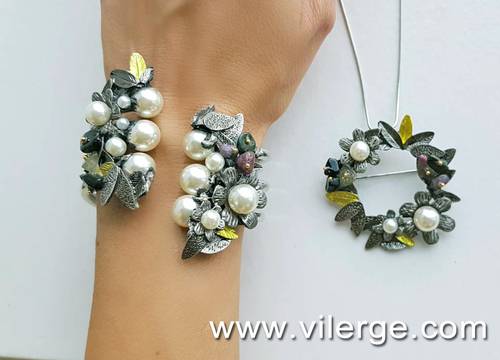 ЛУКСОЗНИ БИЖУТА ЗА ЖЕНИ С ПЕРЛИ ЗА ЕСЕН