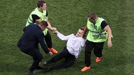 Член на „Пуси Райът” приет в болница със симптоми на отравяне