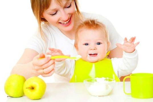 Как да захраним детето с твърда храна?