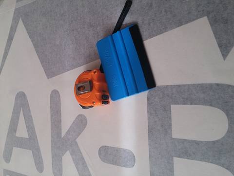 Някой съвети при лепене на автомобилно или друг вид фолио