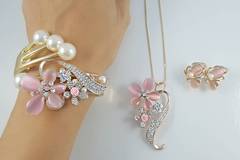 КОЛЕДА И НОВА ГОДИНА С ТОП БИЖУТА ЗА ЖЕНИ