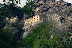 Сумела – най-старият православен манастир в Турция, е сгушен в скалите