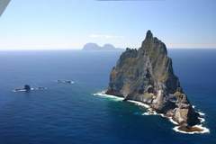 Пирамидата на Бол и смятаният за изчезнал дървесен омар