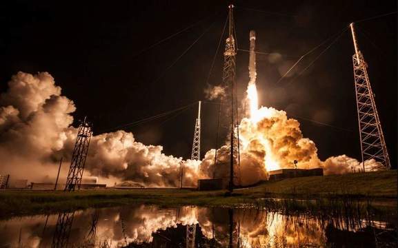 SpaceX избра първият човек, който ще излети на пътешествие около Луната