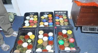 Дядо от невестинско село натъпка 62 килограма канабис в буркани