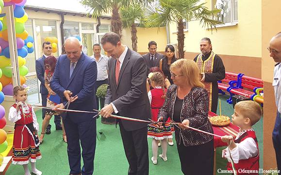 Зам.-посланик Фридман и кметът Алексиев откриха новото крило на ДГ „Детелина“ Поморие