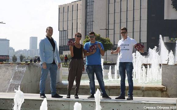 Младежи проведоха национална акция в подкрепа на кирилицата