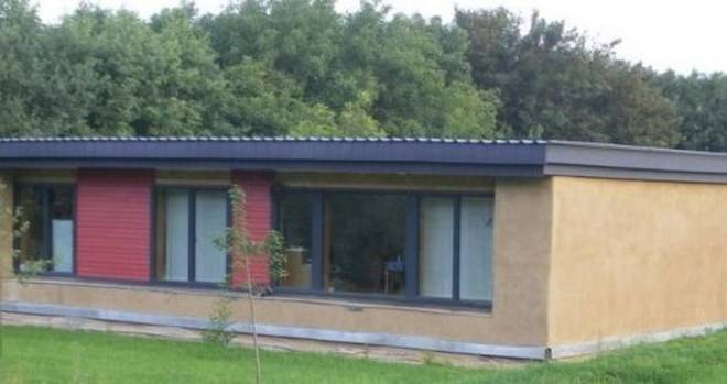 Българин строи къщи за по 1 000 евро! Вижте как изглеждат