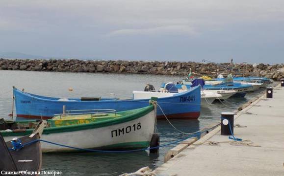 Собствена бензиностанция и спасително ремонтно корабче за поморийските рибари