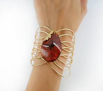 КОЛЕКЦИЯ КЕХЛИБАР С МОДНИ ГРИВНИ ЗА СЕЗОН ЗИМА