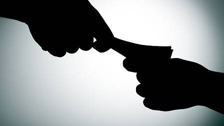 Хванаха с подкуп инспектор от дирекция по безопасност на храните