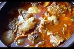 Свинско по шопски с туршия в глинен съд