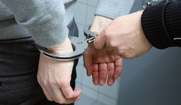 Задържаха млада жена и племенника й за наркотици в Пещера