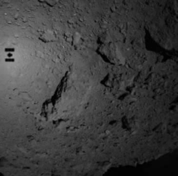 УСПЕХ: Автоматичната междупланетна станция Хаябуса 2 освободи два астероидохода Минерва на повърхността на Рюгу!