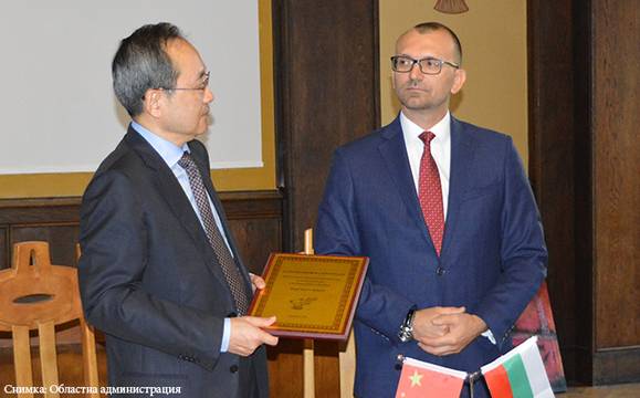 Китай осигурява стипендии за петима студенти от област Бургас