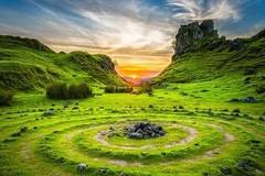 КРЪГОВЕТЕ В ПОЛЯТА