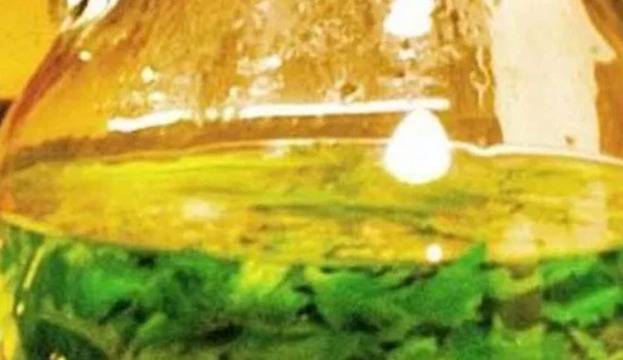 Прескача ви сърцето или ви пробожда в гърдите? Ето това лекарство на 800 години ще ви реши проблема