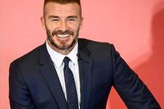 Дейвид Бекъм стана горeщ брюнет