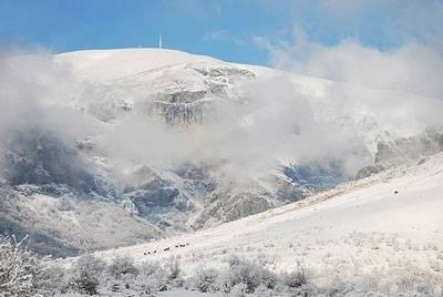ЗАВАЛЯ СНЯГ НА ВРЪХ БОТЕВ MEDIAMIX МЕДИЯМИКС-НОВИНИТЕ НА ЕДНО МЯСТО