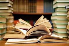Ученик събира книги за изгорялото читалище в Гложене