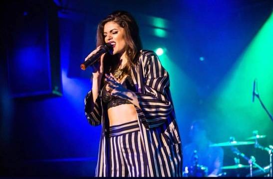 МИХАЕЛА ФИЛЕВА ЗАПИСА „ЦЯЛА НОЩ“ ПОПФОЛКЛОР-МУЗИКА ЗА ВСЕКИ