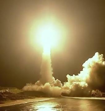 Японският космически кораб Кунотори 7 бе прикачен успешно към МКС