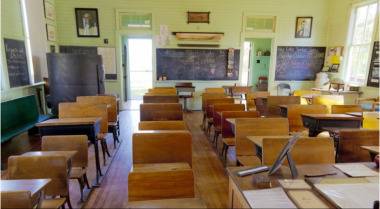 Шестокласничка от елитно училище в Кърджали взе джобно ножче и направи немислимото