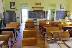 Шестокласничка от елитно училище в Кърджали взе джобно ножче и направи немислимото