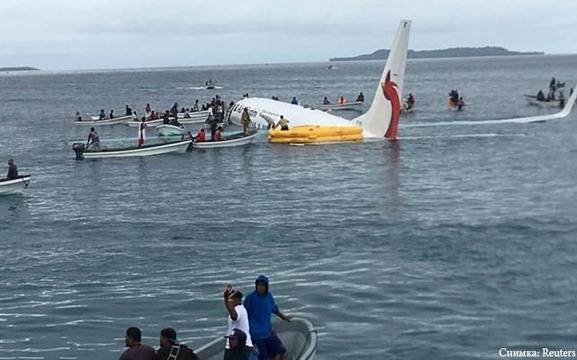 47 души се спасиха като по чудо след самолетна катастрофа в Тихия океан
