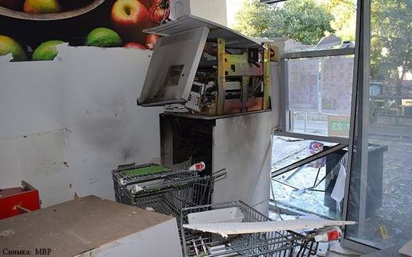 Трима молдовци взривиха банкомат в Стара Загора